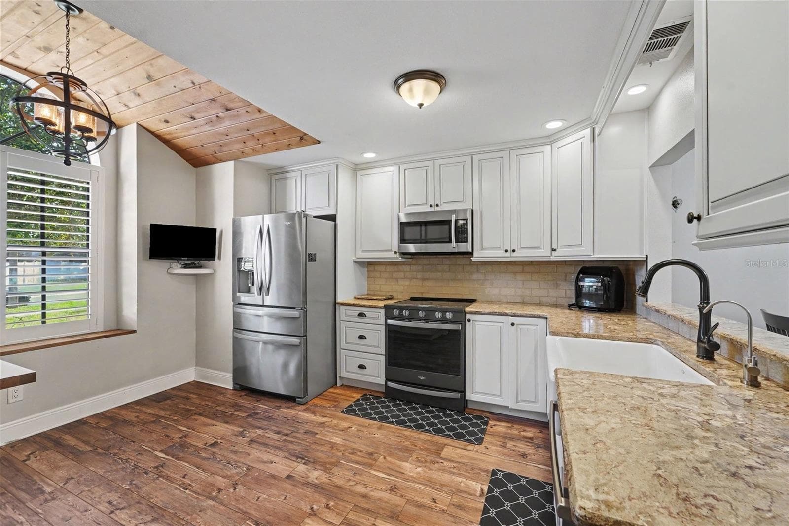 Single Family Residence at 6307 SONGBIRD WAY, TAMPA, photo 2 of 26