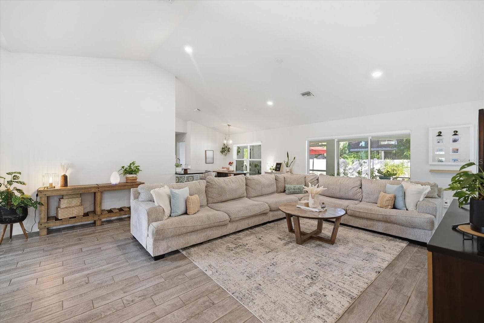 Expansive living room open to dining and kitchen space. - 300 FORDHAM RD, VENICE