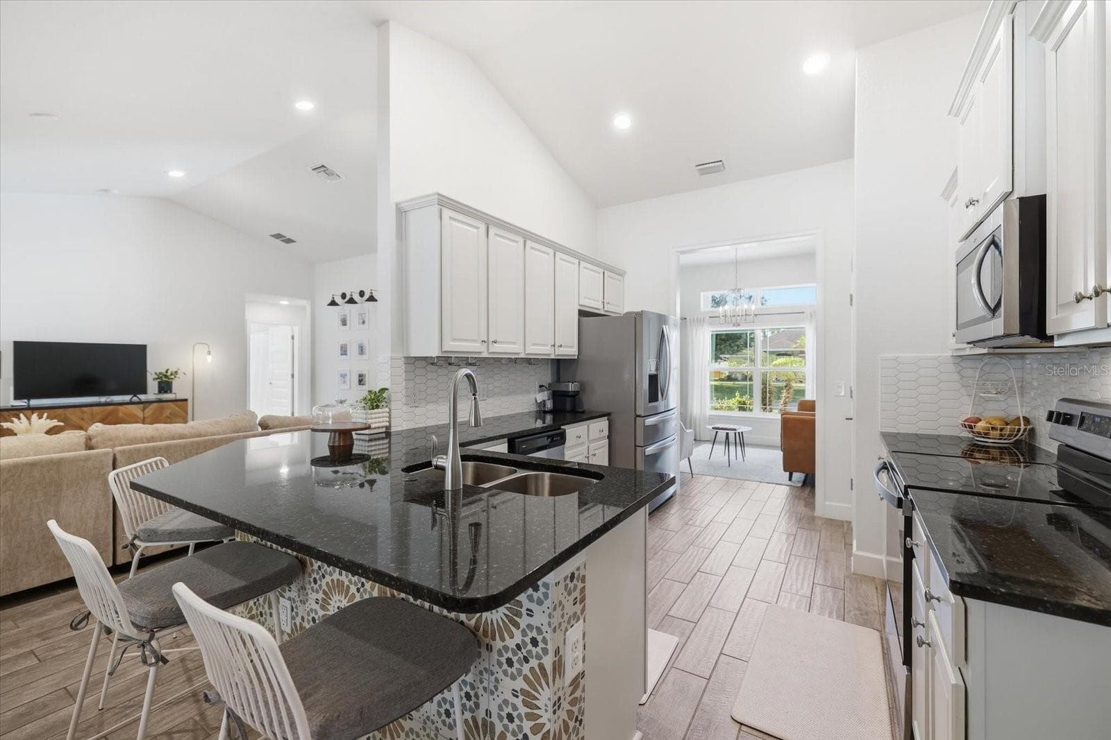Convenient breakfast bar with gorgeous tile work below. - 300 FORDHAM RD, VENICE