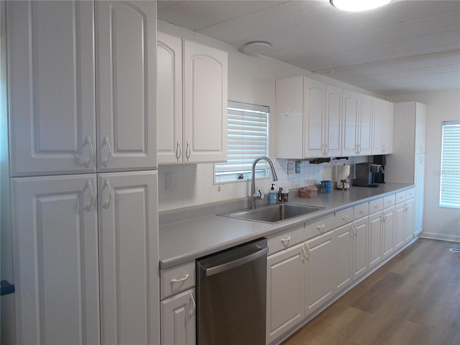 Kitchen - 490 ASHWOOD DR, VENICE