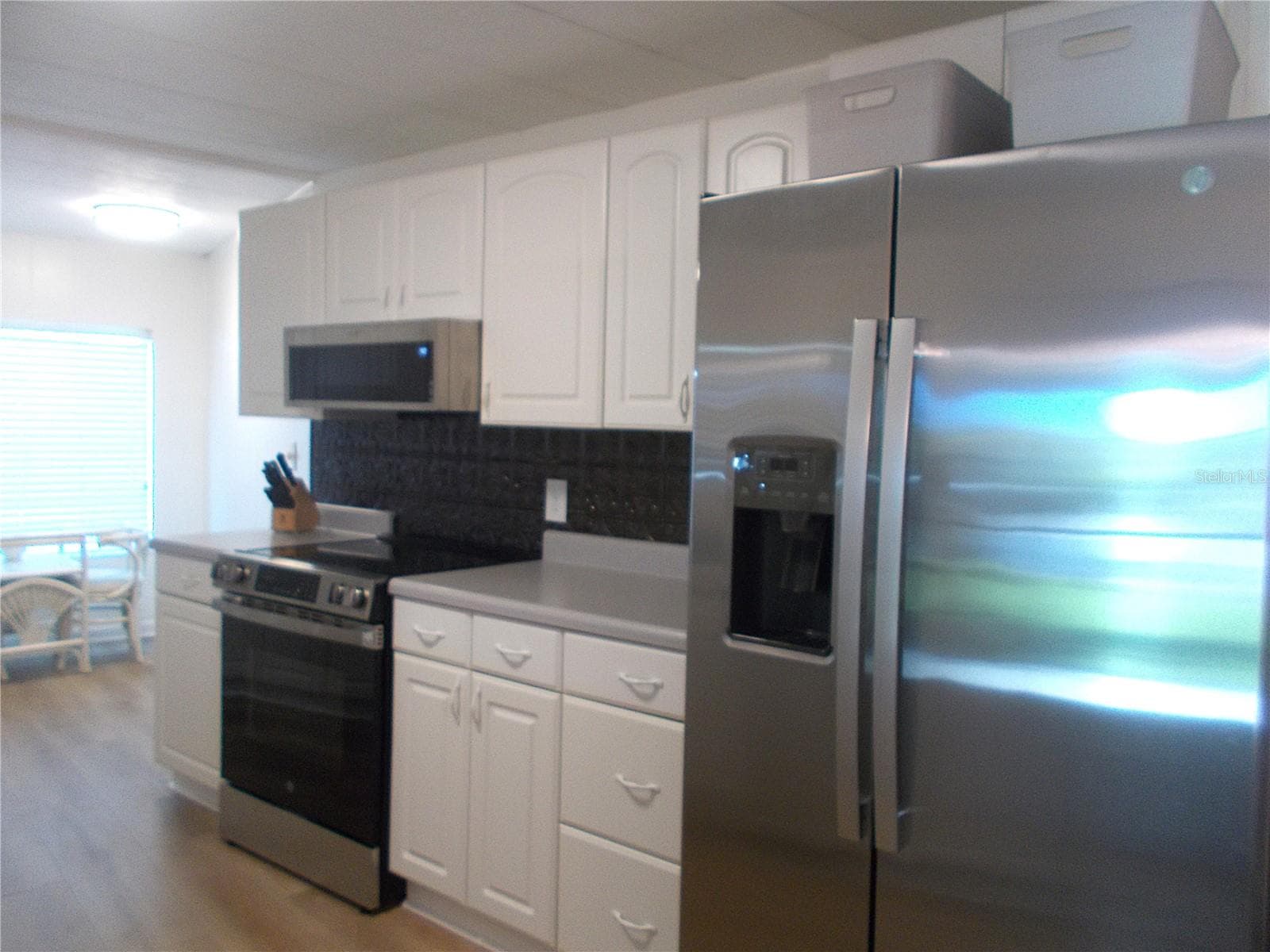 Kitchen - 490 ASHWOOD DR, VENICE