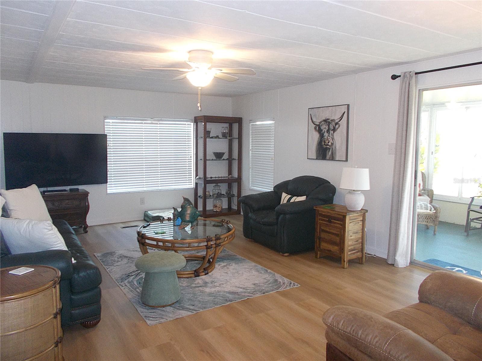 Living room - 490 ASHWOOD DR, VENICE