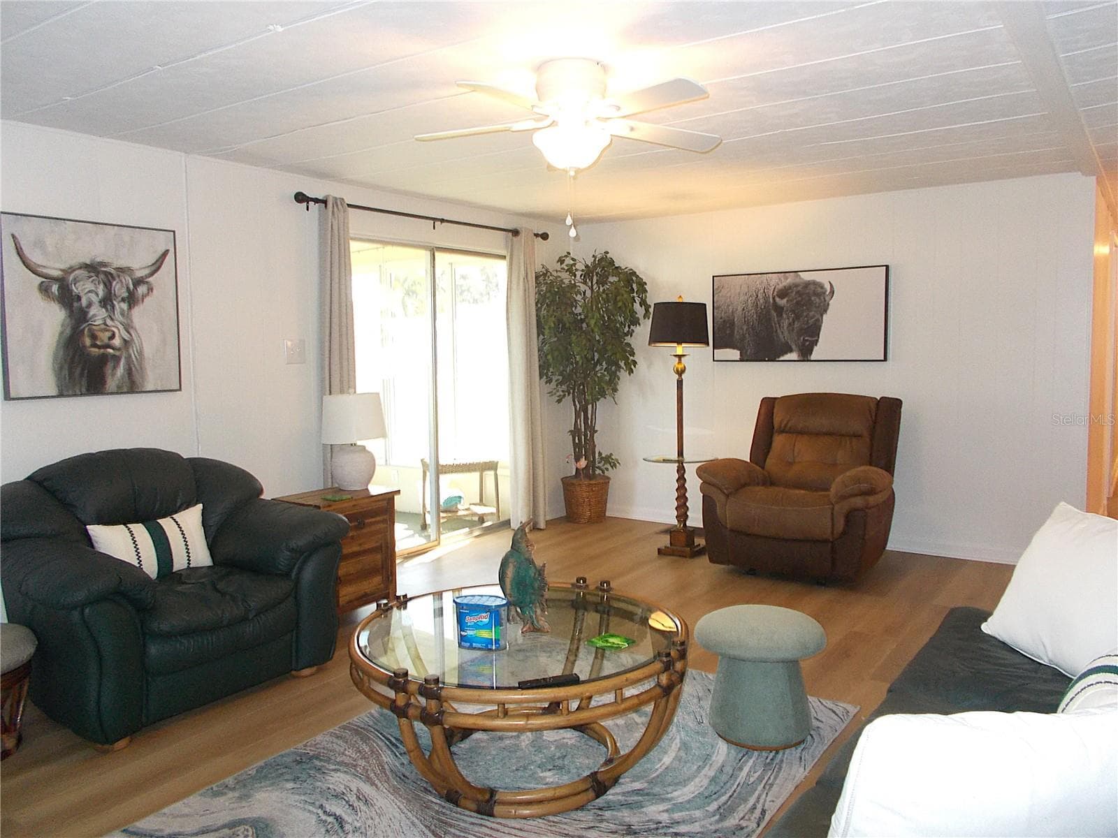 Living room - 490 ASHWOOD DR, VENICE