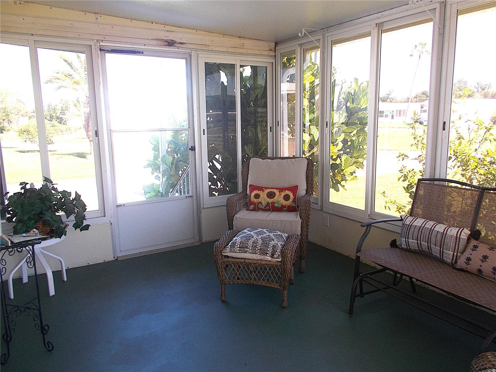 Lanai - 490 ASHWOOD DR, VENICE