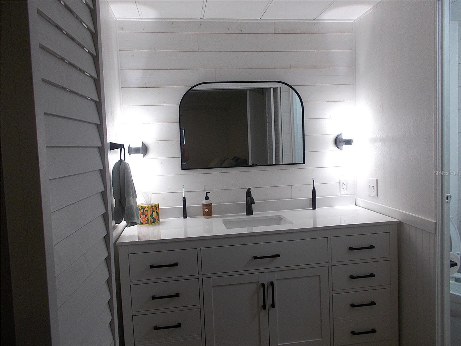 Primary bedroom ensuite bath/vanity - 490 ASHWOOD DR, VENICE