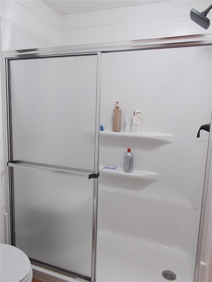 Ensuite walk-in shower - 490 ASHWOOD DR, VENICE