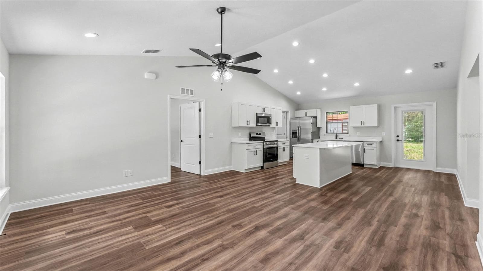 Living Room Looking into Kitchen - 706 S WALNUT AVE, FORT MEADE
