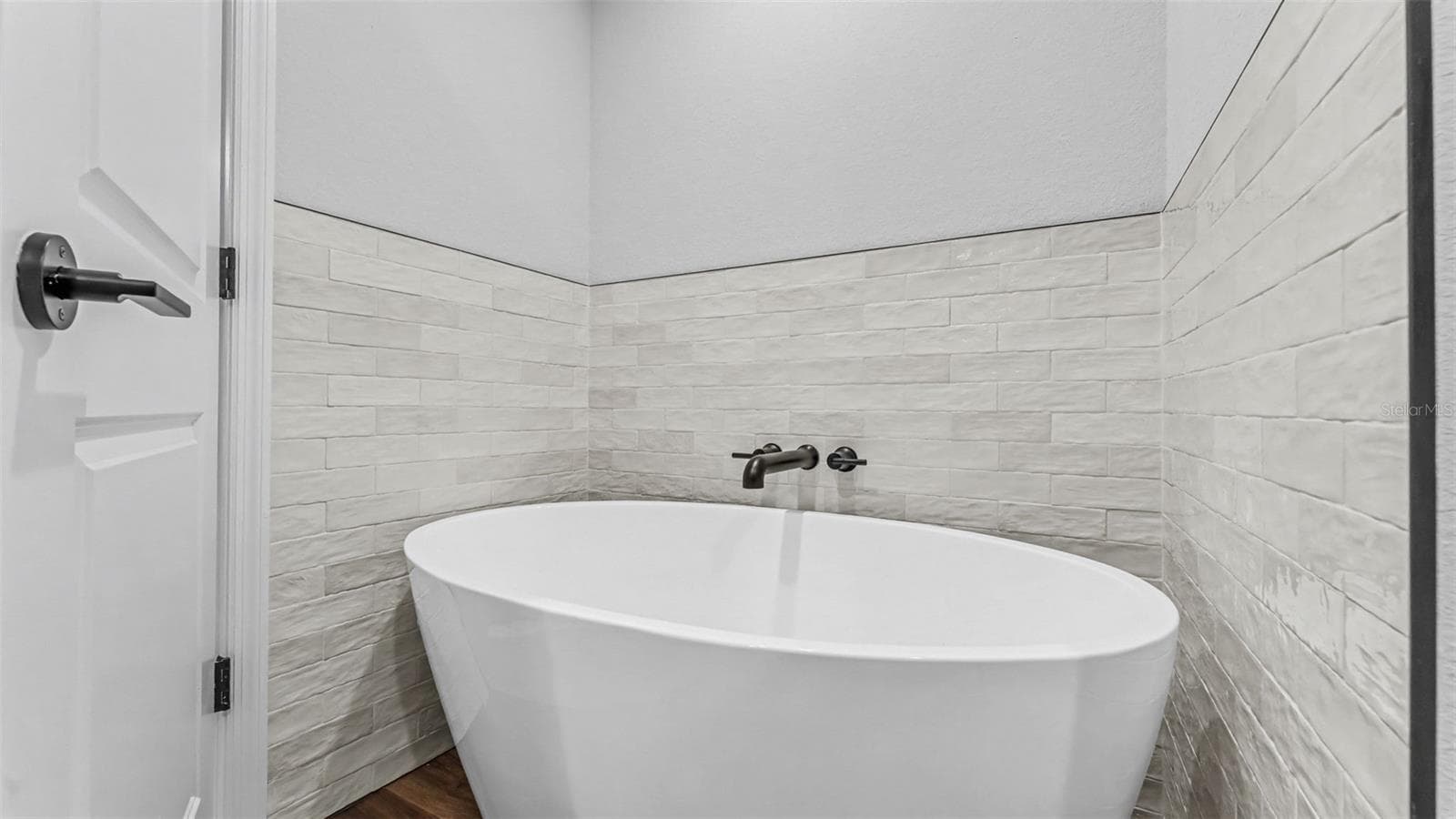 Primary Bath Stand Alone Tub - 706 S WALNUT AVE, FORT MEADE