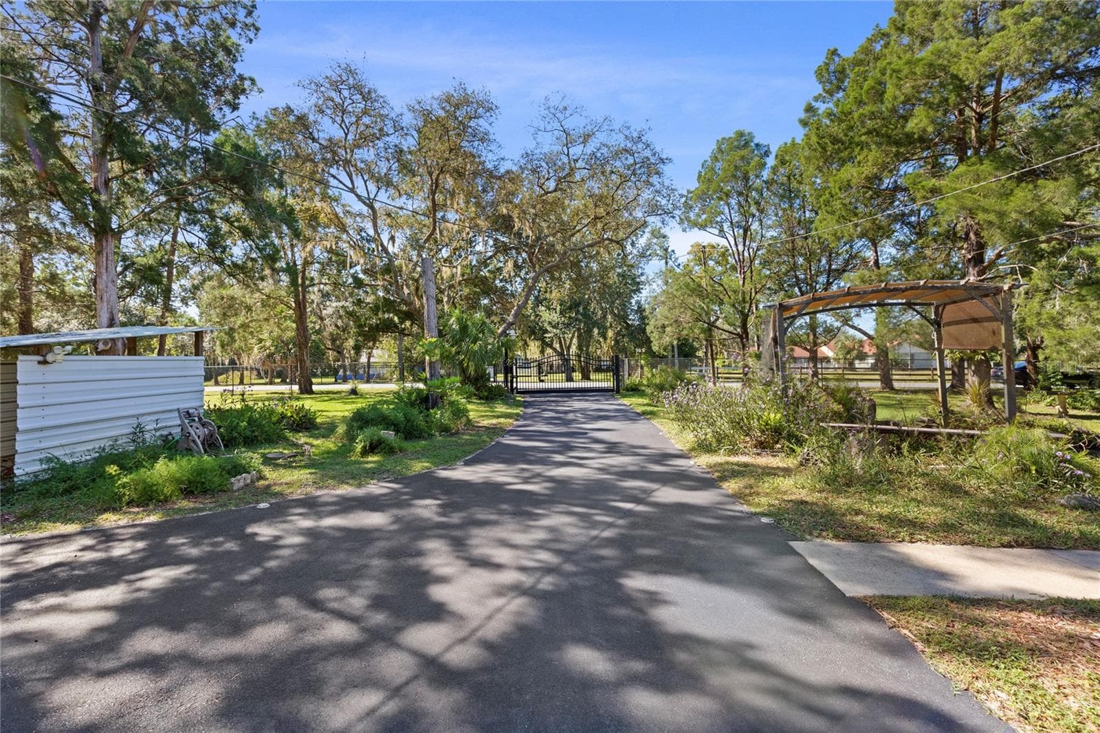 Front Gate - 10179 FRIERSON LAKE DR, HUDSON
