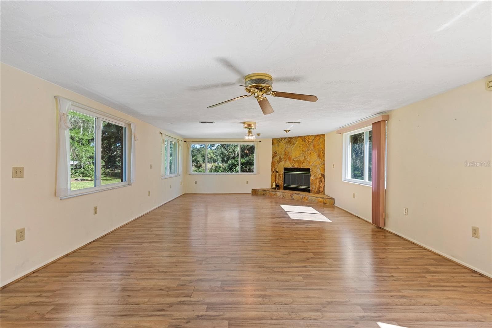 Living Room - 10179 FRIERSON LAKE DR, HUDSON