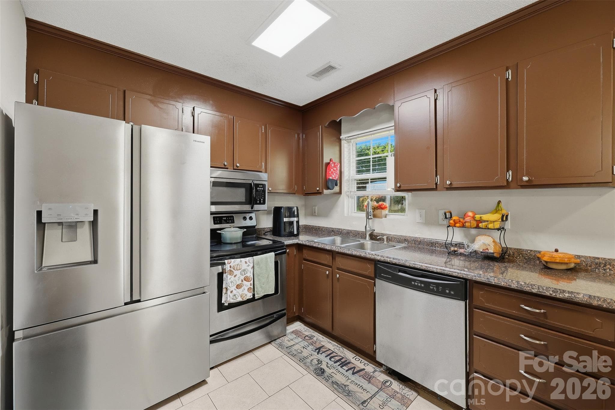 Single Family Residence at 3640 Glacier Run, Claremont, photo 10 of 38