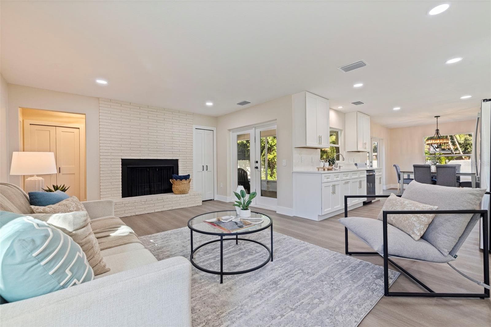 Single Family Residence at 111 58TH AVE S, ST PETERSBURG, photo 6 of 42