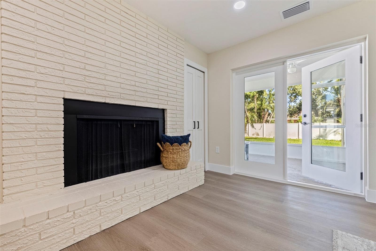 Single Family Residence at 111 58TH AVE S, ST PETERSBURG, photo 8 of 42