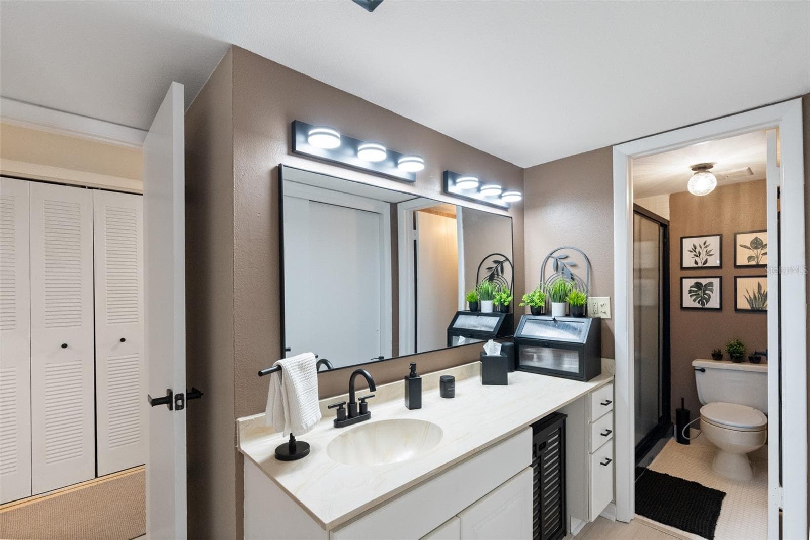 Condominium at 860 S VILLAGE DR N #105, ST PETERSBURG, photo 27 of 46
