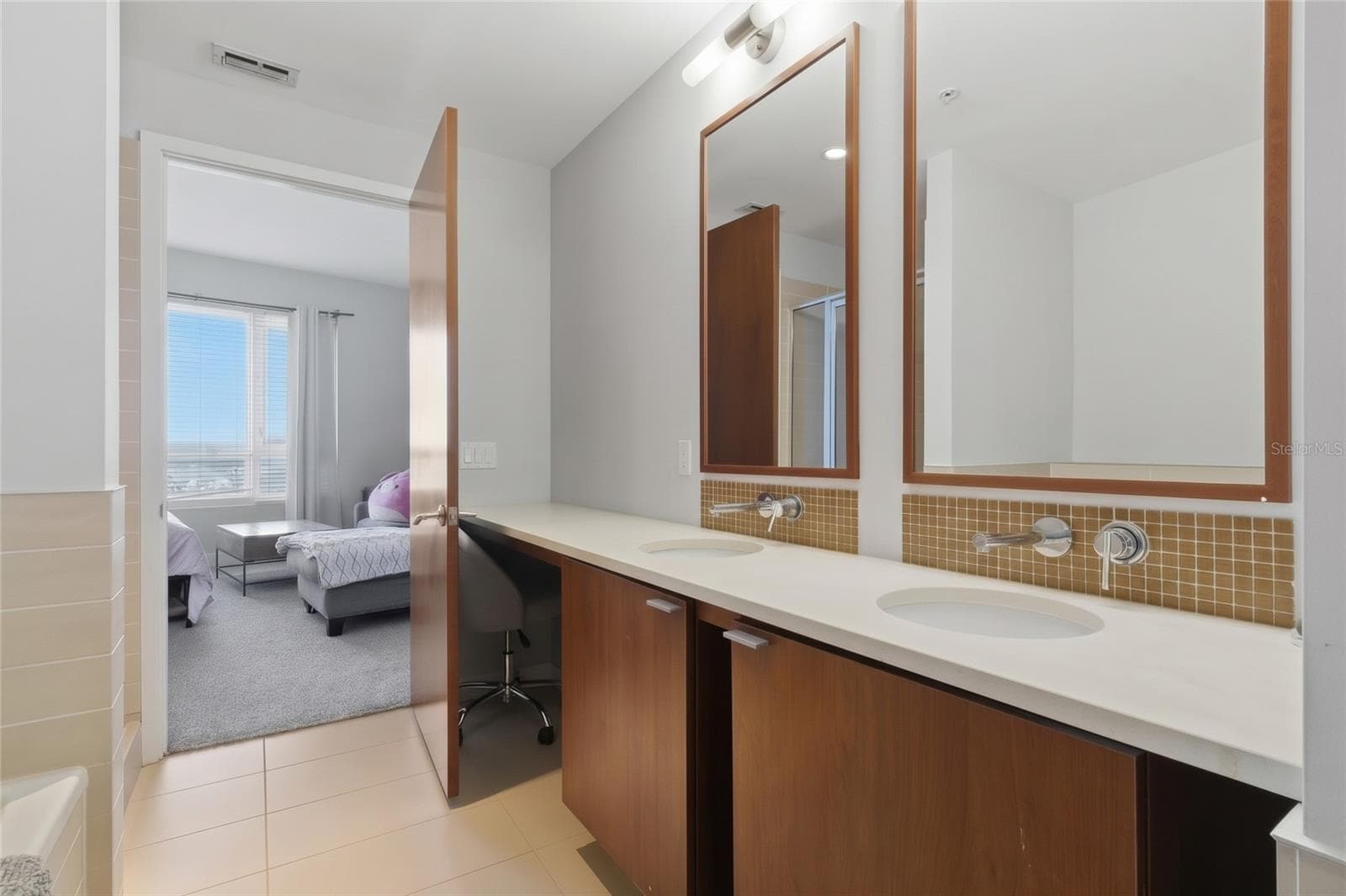 Condominium at 912 CHANNELSIDE DR #2307, TAMPA, photo 12 of 40
