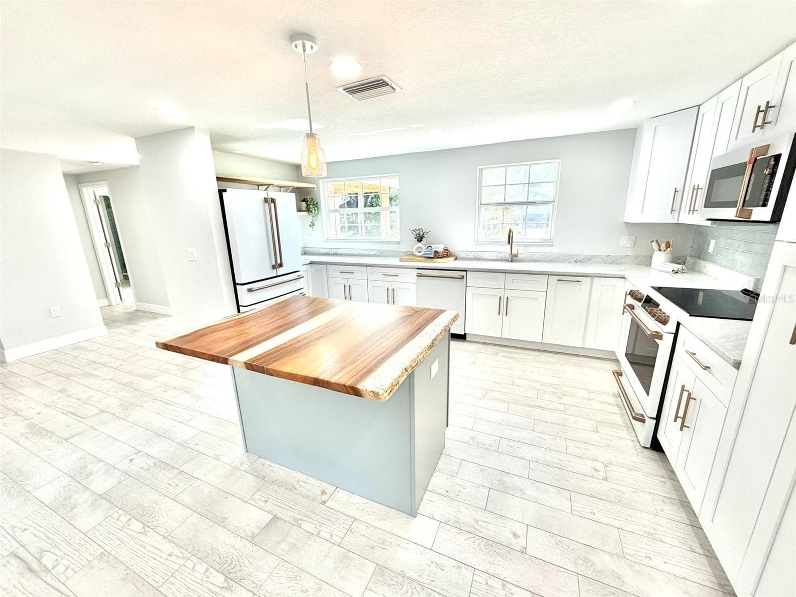 Single Family Residence at 336 SHADDOCK ST, TARPON SPRINGS, photo 13 of 81