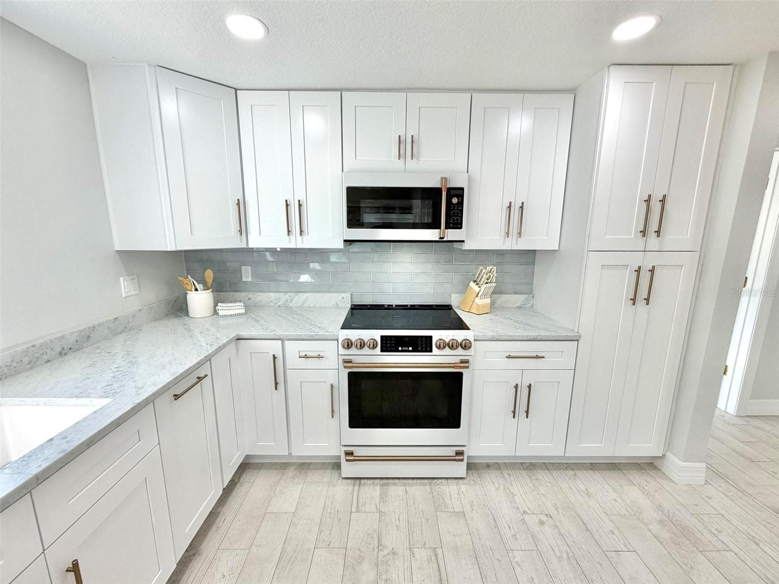 Plenty of Prep Space - 336 SHADDOCK ST, TARPON SPRINGS