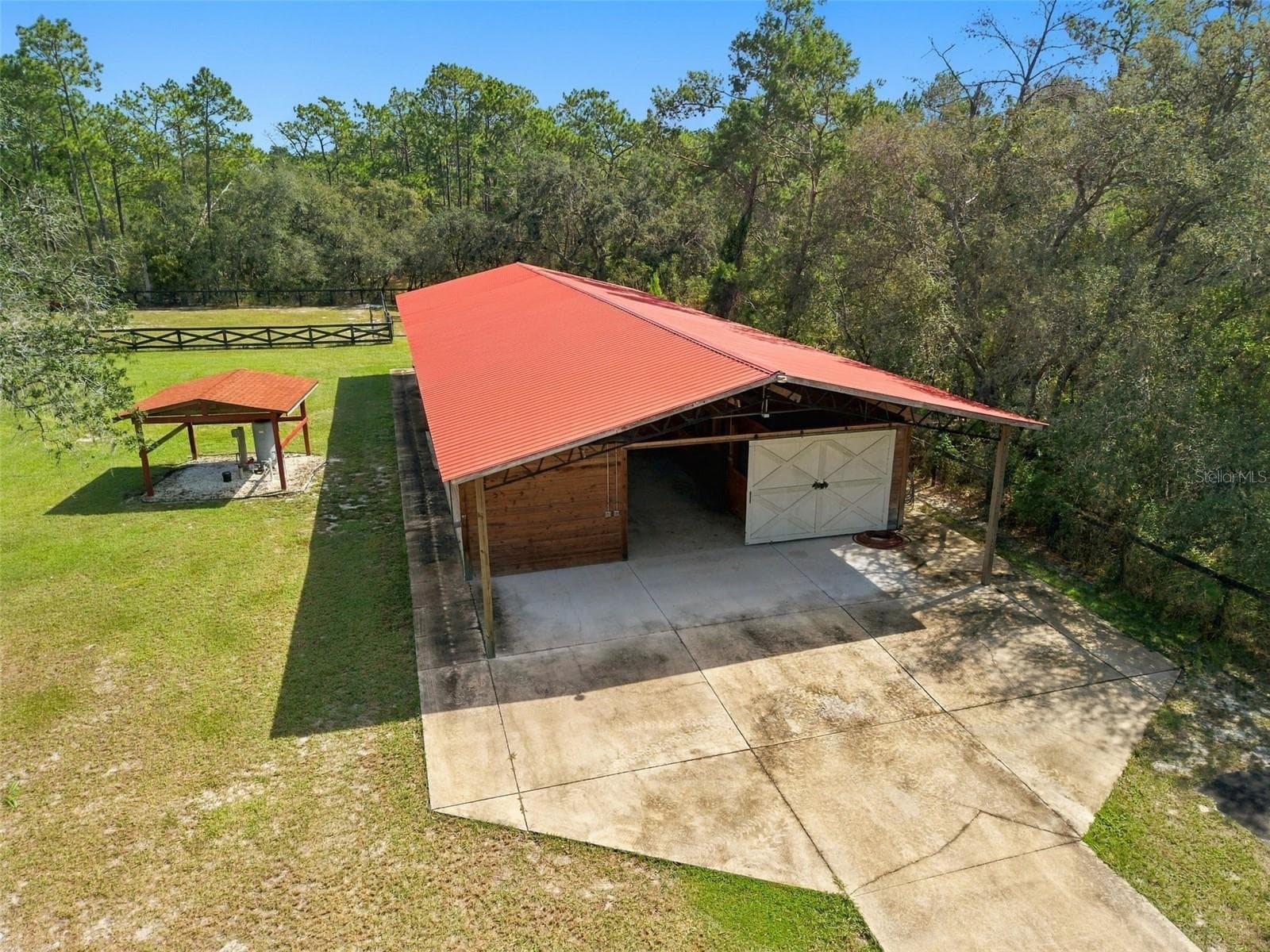 9 STALL HORSE BARN - 10484 GYPSY AVE, WEEKI WACHEE