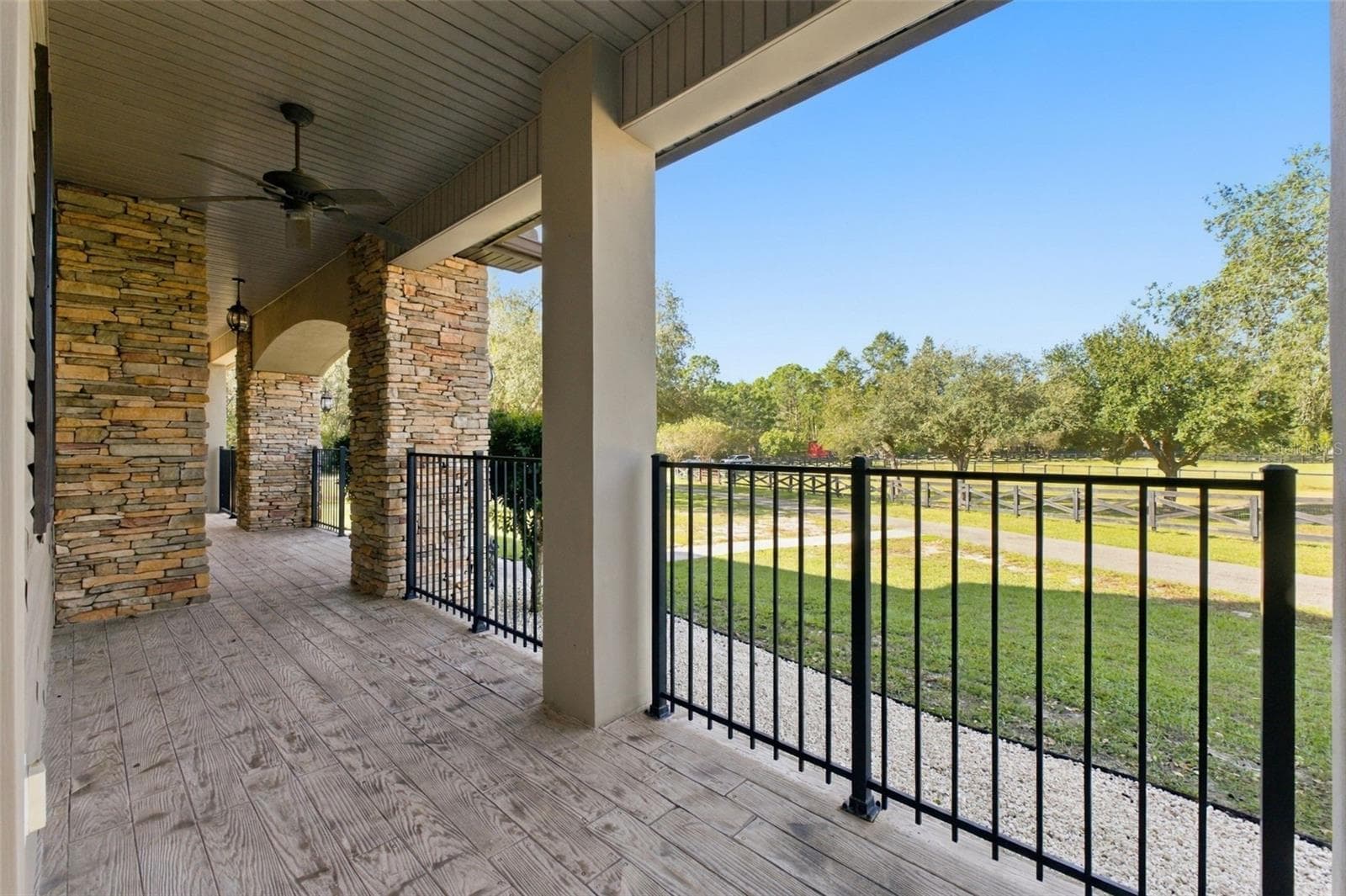 FRONT PORCH - 10484 GYPSY AVE, WEEKI WACHEE
