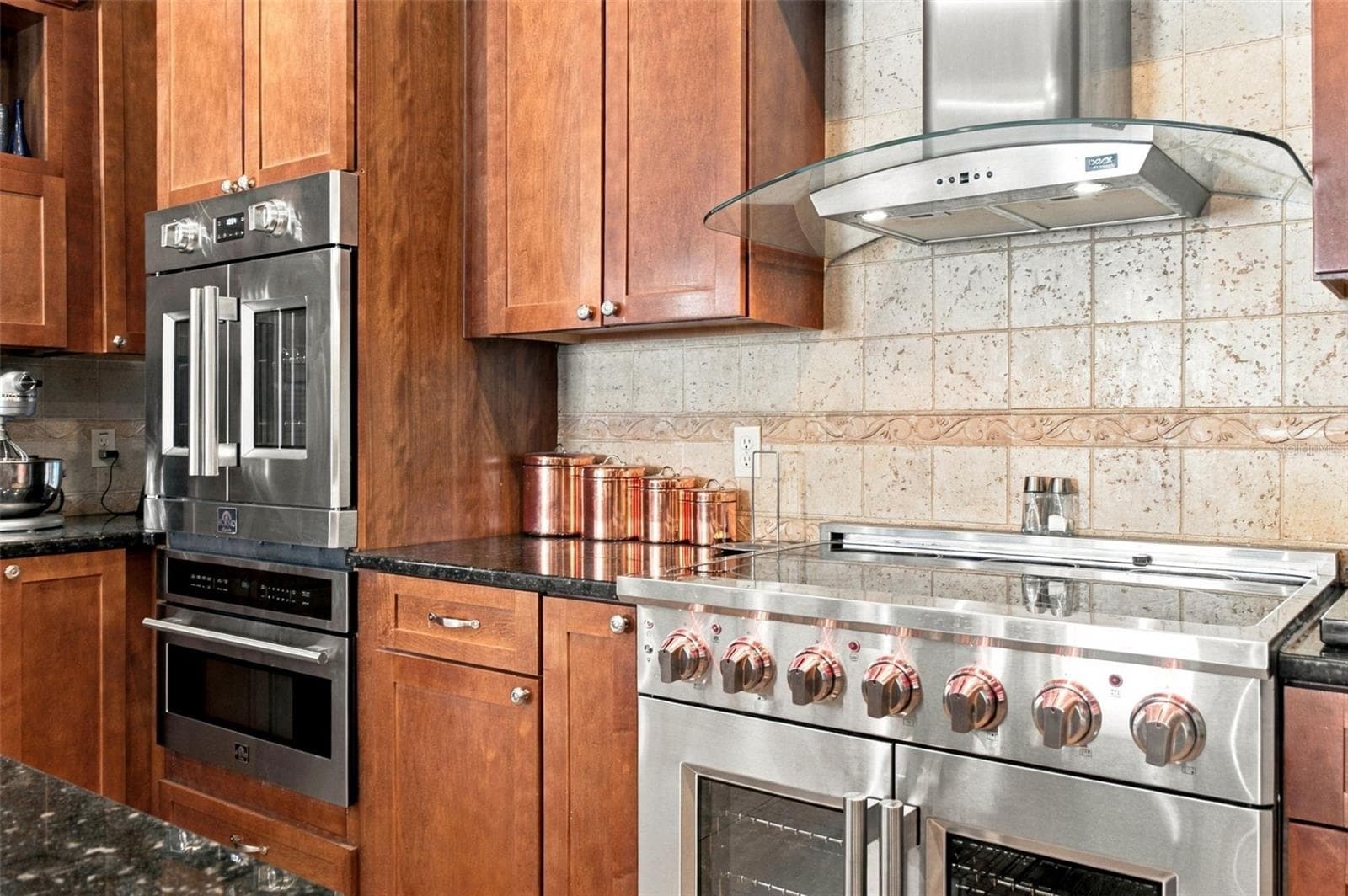 FOMO RANGE AND HOOD - 10484 GYPSY AVE, WEEKI WACHEE