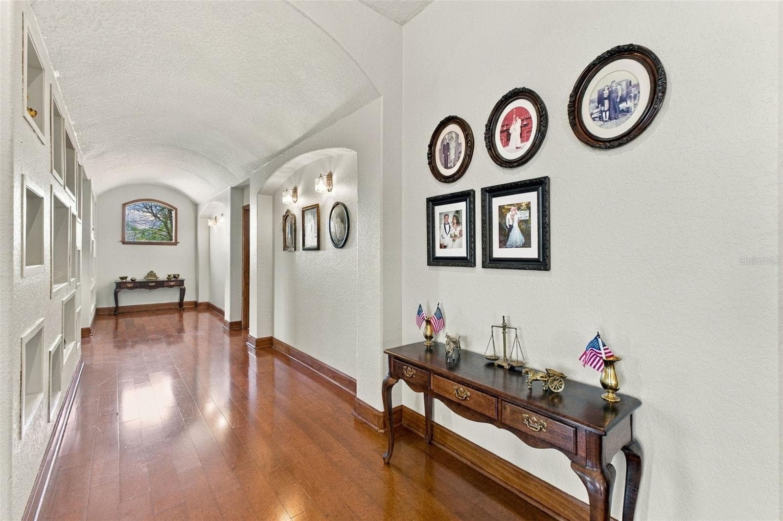 HALLWAY TO PRIMARY - 10484 GYPSY AVE, WEEKI WACHEE
