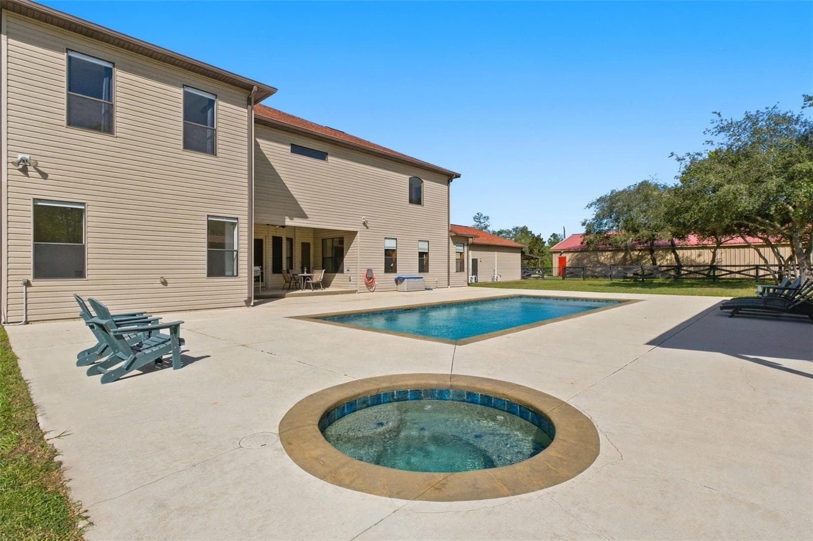 POOL AND SPA - 10484 GYPSY AVE, WEEKI WACHEE