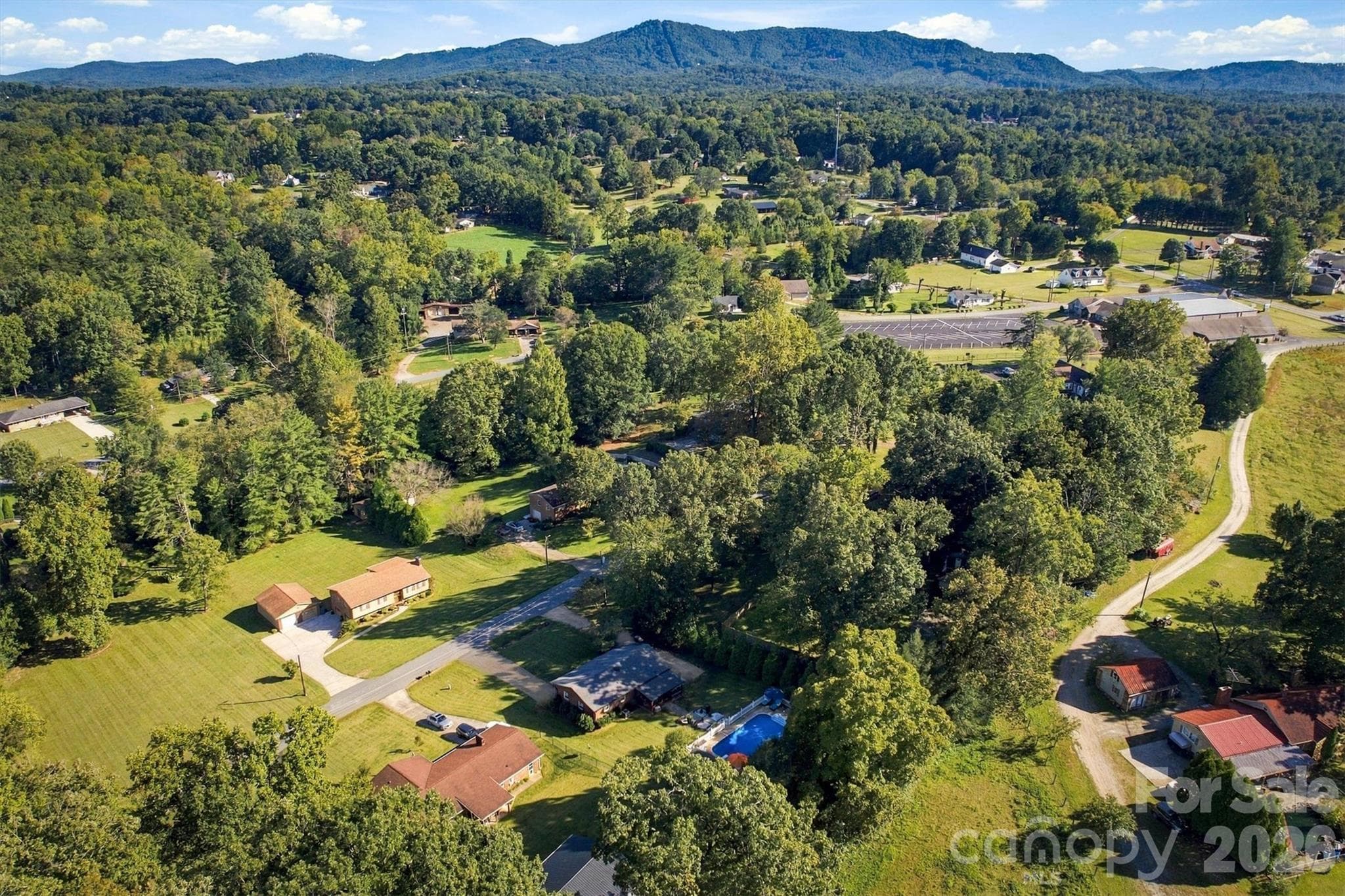 Single Family Residence at 2010 Eastbrook Circle, Morganton, photo 16 of 35
