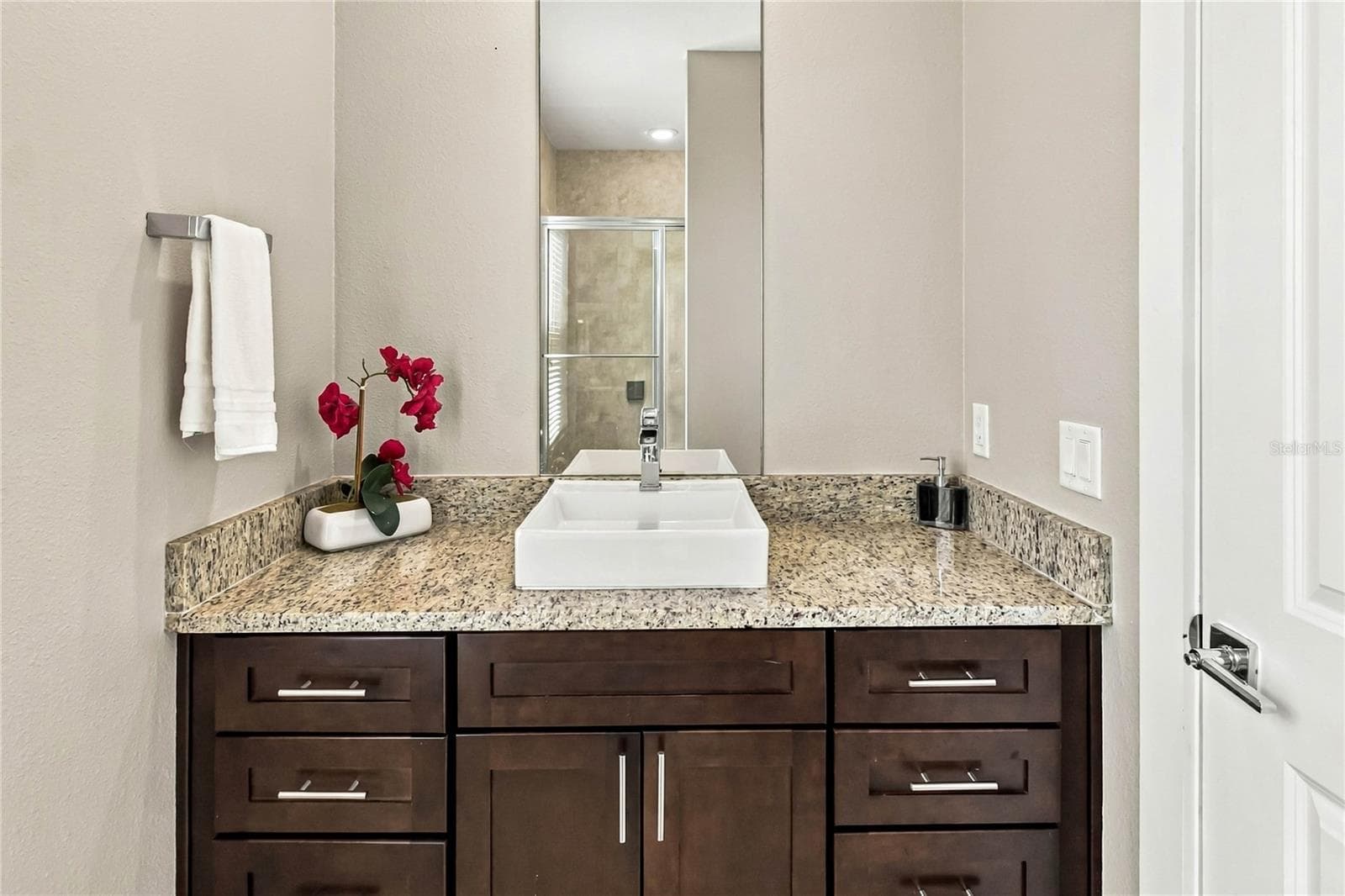 Townhouse at 2608 SUNRISE SHORES DR, KISSIMMEE, photo 32 of 53