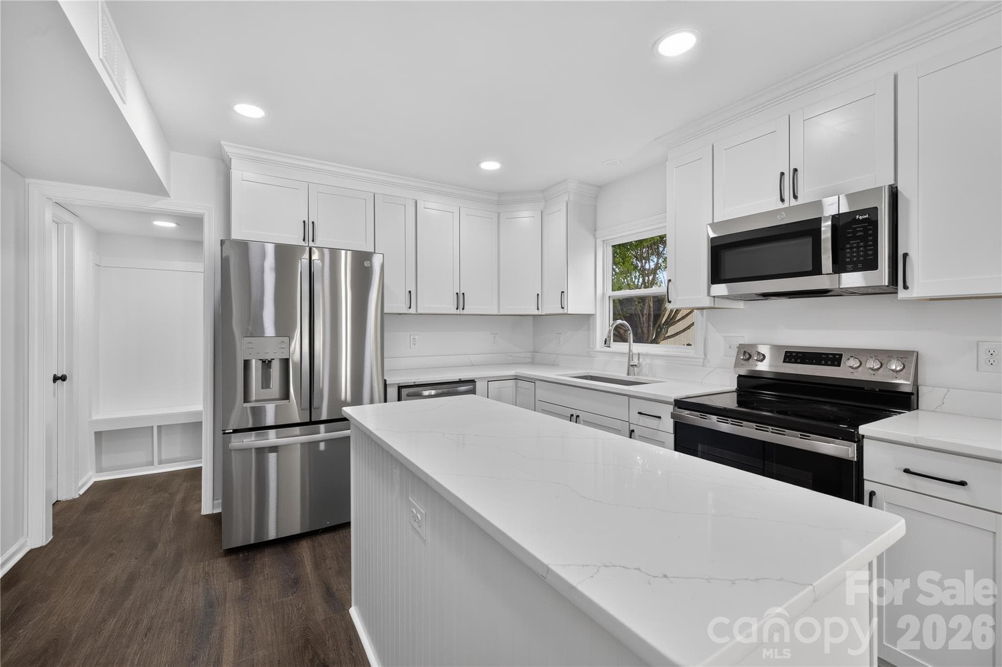 Single Family Residence at 12108 Parks Farm Lane, Charlotte, photo 4 of 27