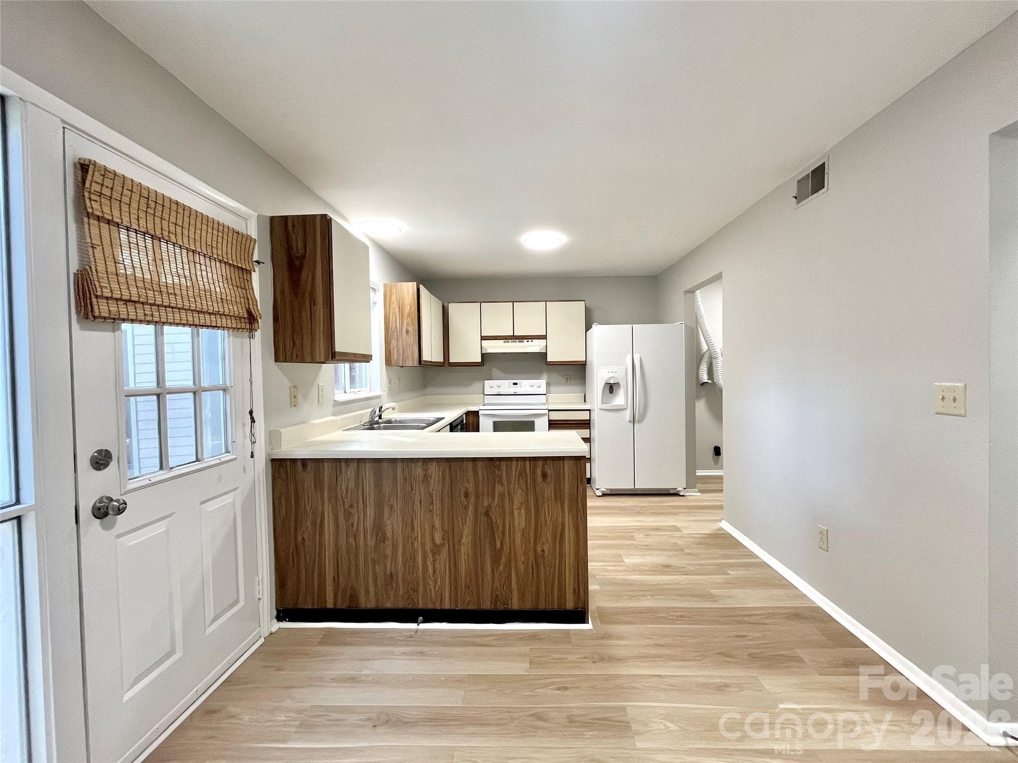 Townhouse at 8234 Knights Bridge Road, Charlotte, photo 8 of 16