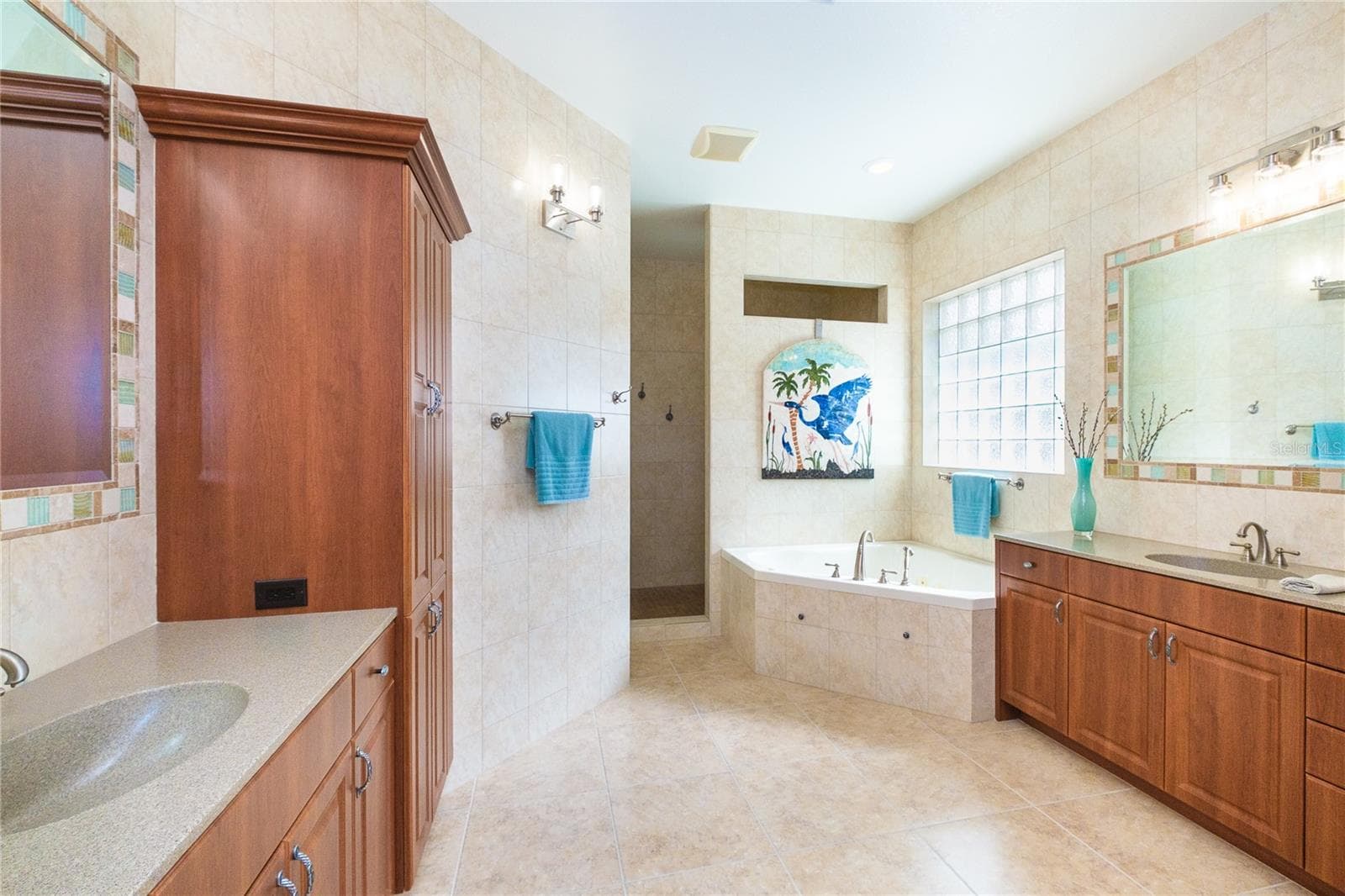 Primary Bath offers dual vanities, walk-in shower and separate tub - 1930 BAYSHORE DR, ENGLEWOOD