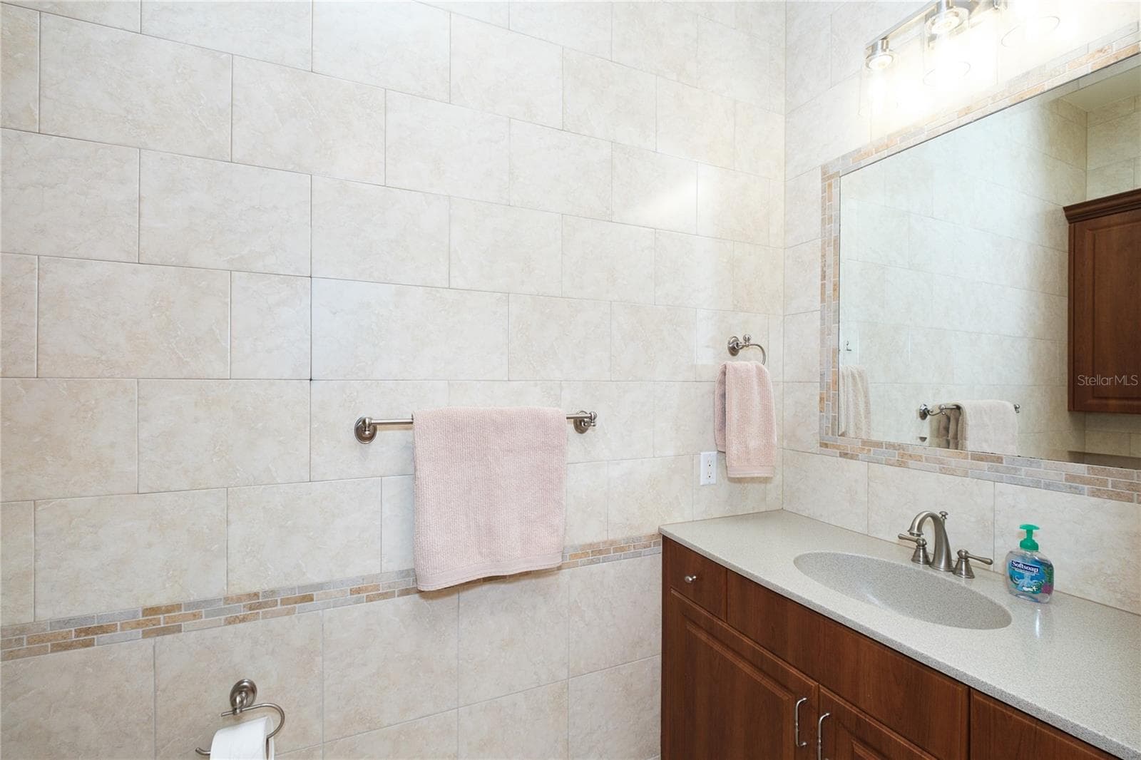 1/2 Bath in Bedroom #3 - 1930 BAYSHORE DR, ENGLEWOOD