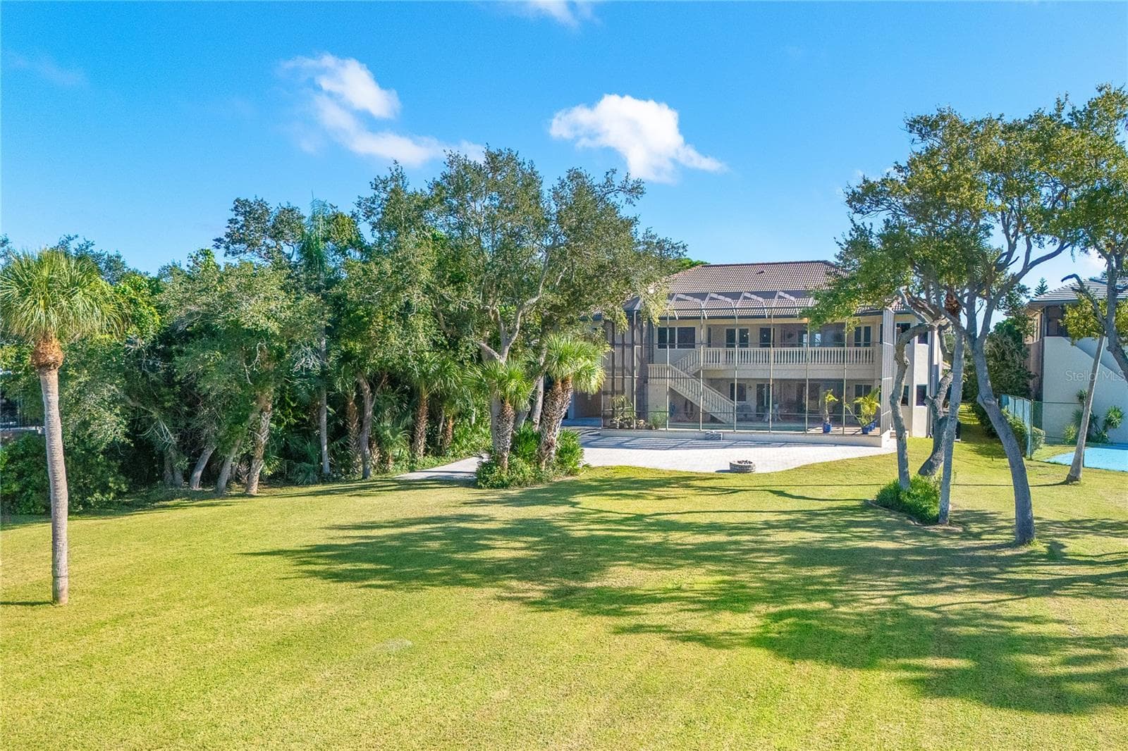 Private, spacious backyard - 1930 BAYSHORE DR, ENGLEWOOD