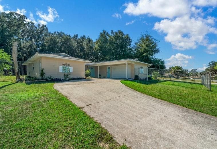 Single Family Residence at 10 EMERALD RUN, OCALA, photo 2 of 41