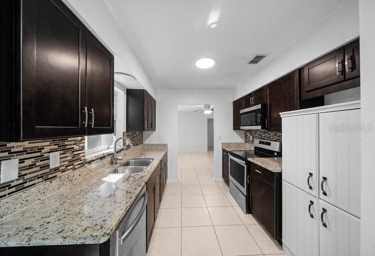 Single Family Residence at 10 EMERALD RUN, OCALA, photo 14 of 41