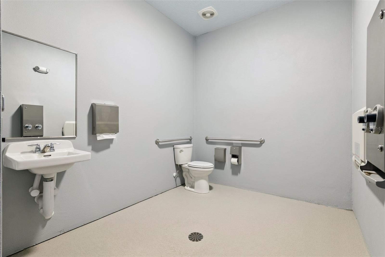 Townhouse at 462 REMICK ST, OSTEEN, photo 18 of 29
