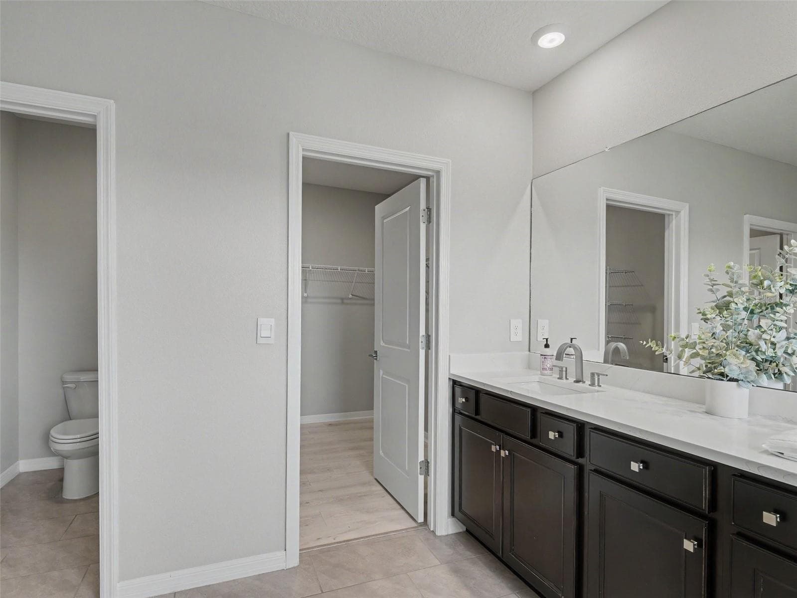 Walk-in closet - 5731 WOODLAND SAGE DR, SARASOTA