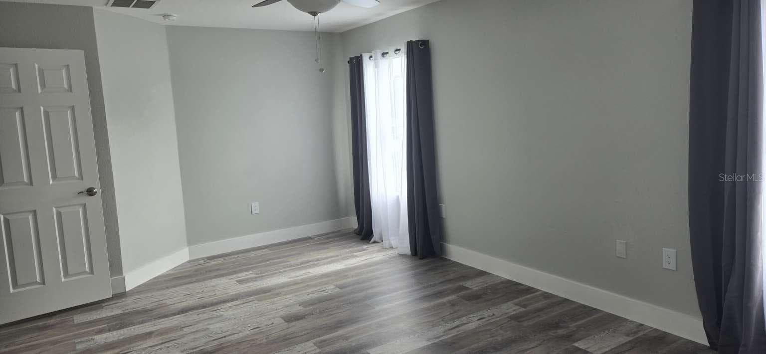 Single Family Residence at 2462 HARRISON PLACE BLVD, LAKELAND, photo 4 of 23