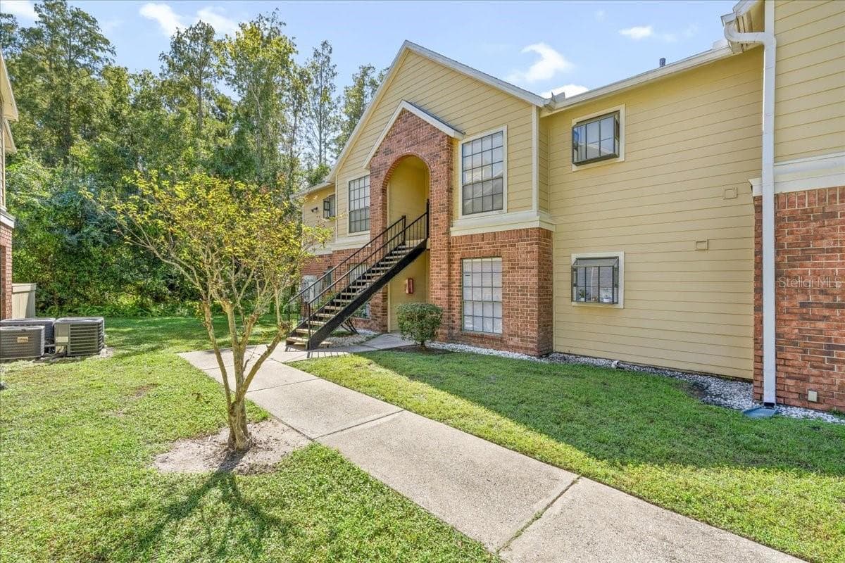 Condominium at 8754 MALLARD RESERVE DR #201, TAMPA, photo 9 of 14