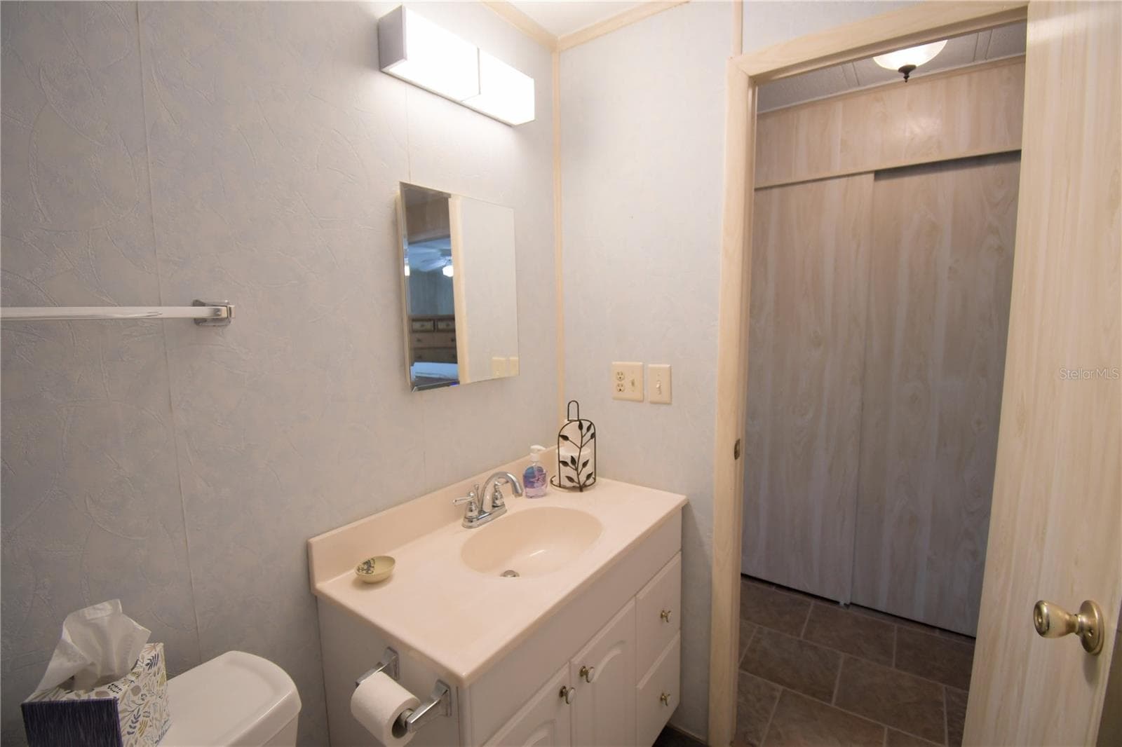 Manufactured Home at 4235 CEDARWOOD ST, WINTER HAVEN, photo 27 of 66