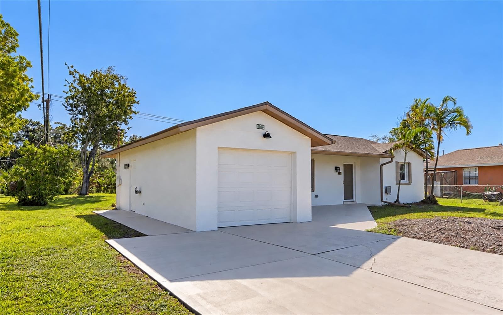Single Family Residence at 102 SANDHURST DR, VENICE, photo 2 of 33