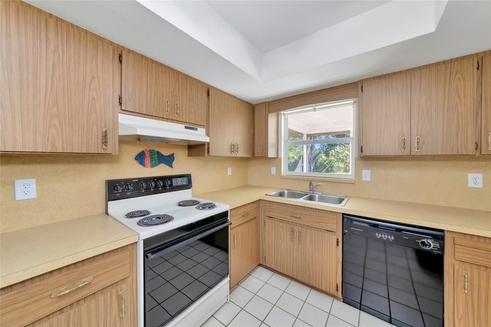 Single Family Residence at 102 SANDHURST DR, VENICE, photo 6 of 33