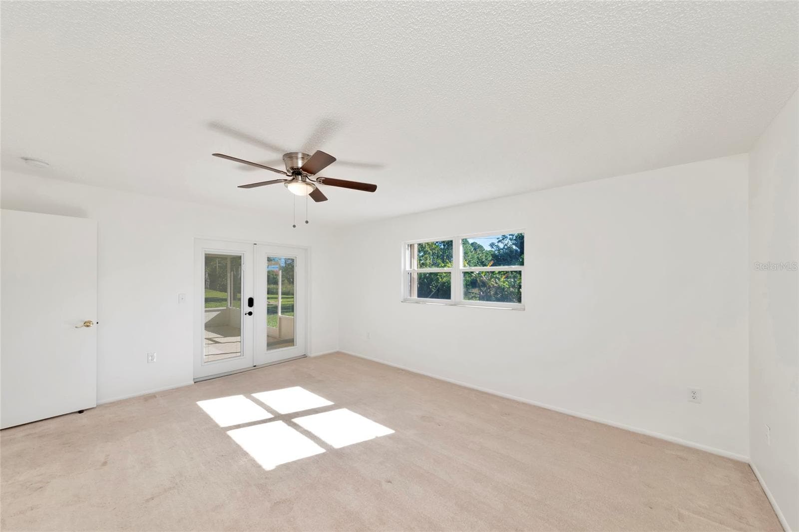 Single Family Residence at 102 SANDHURST DR, VENICE, photo 16 of 33