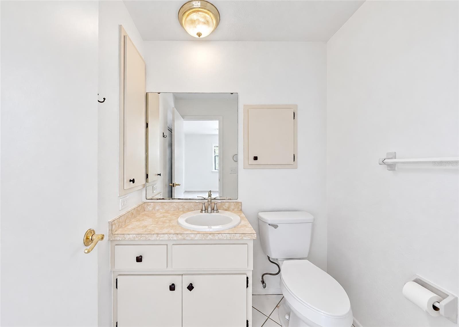 Single Family Residence at 102 SANDHURST DR, VENICE, photo 17 of 33