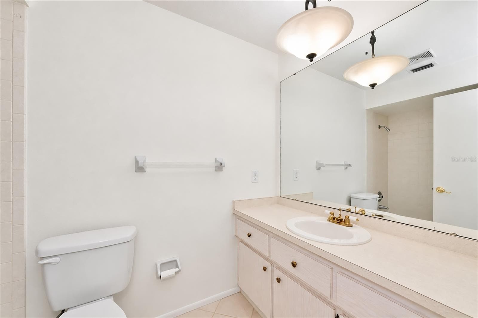 Single Family Residence at 102 SANDHURST DR, VENICE, photo 18 of 33
