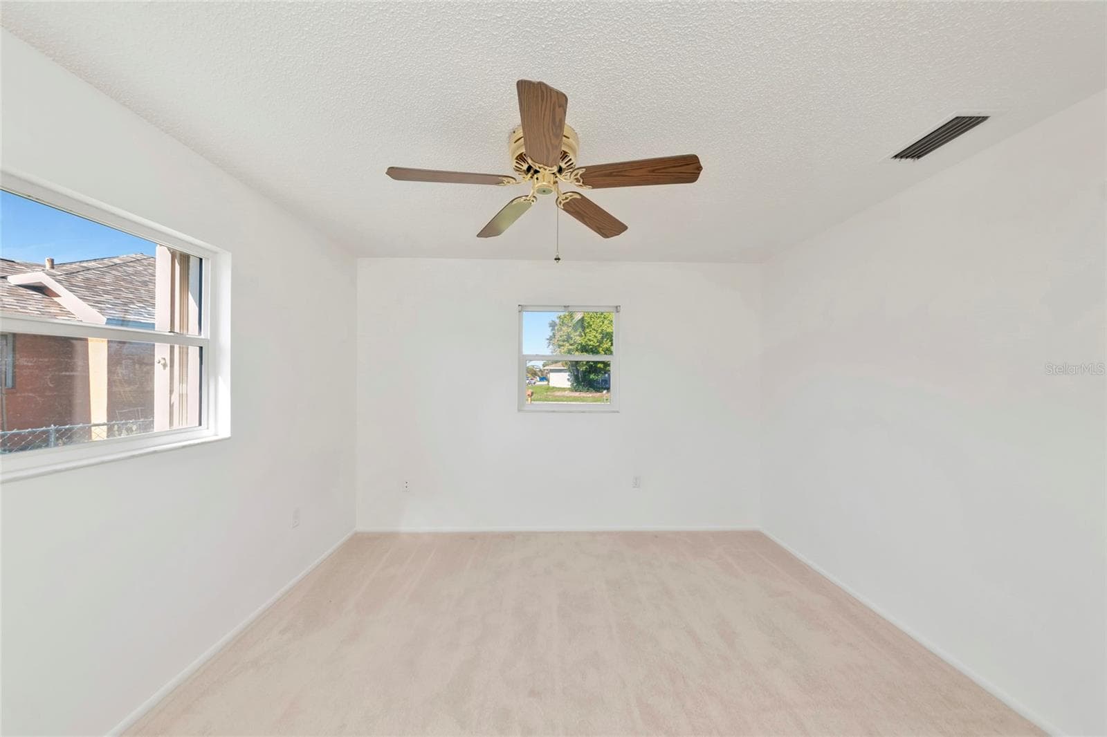 Single Family Residence at 102 SANDHURST DR, VENICE, photo 19 of 33