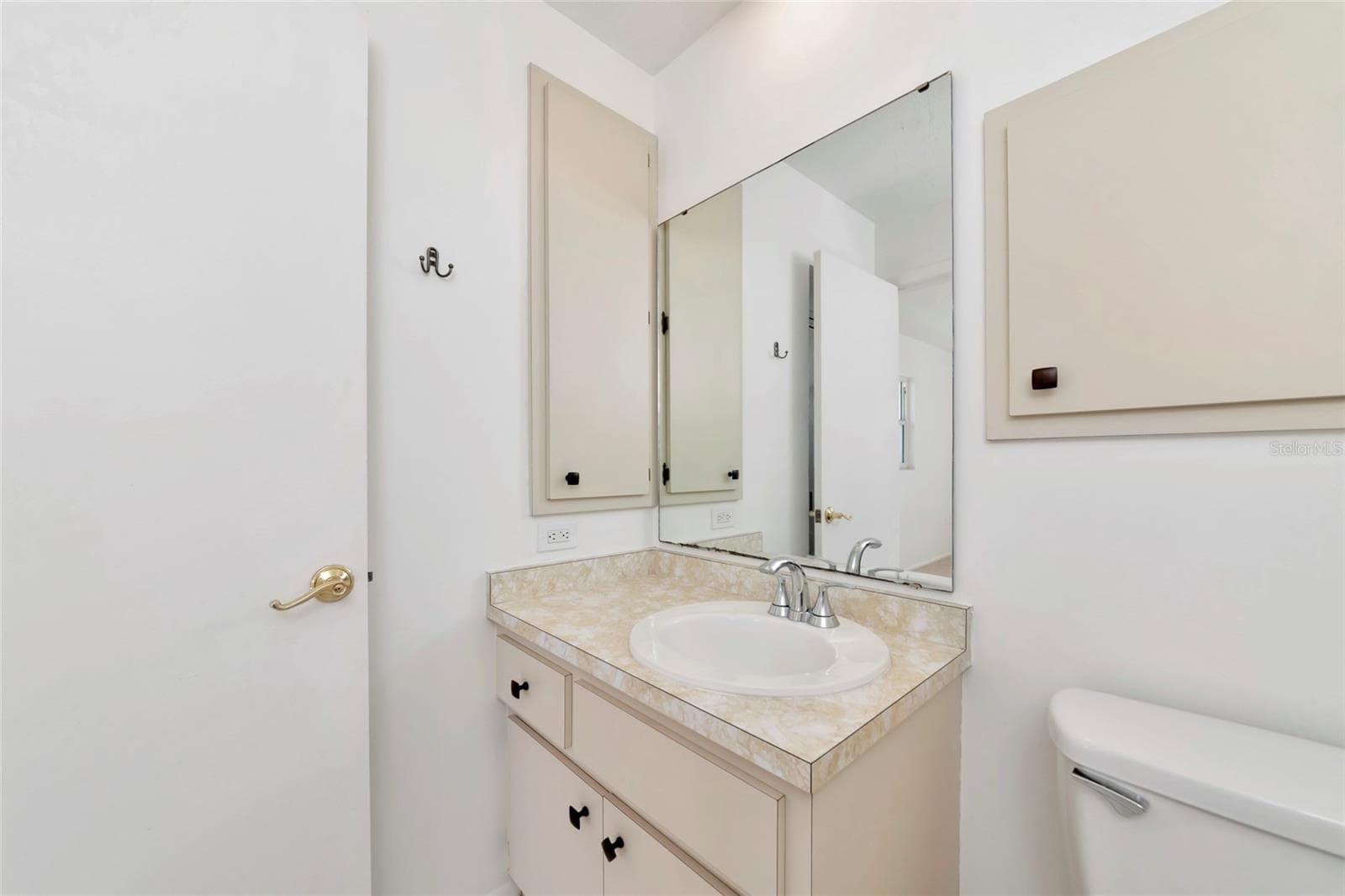 Single Family Residence at 102 SANDHURST DR, VENICE, photo 22 of 33