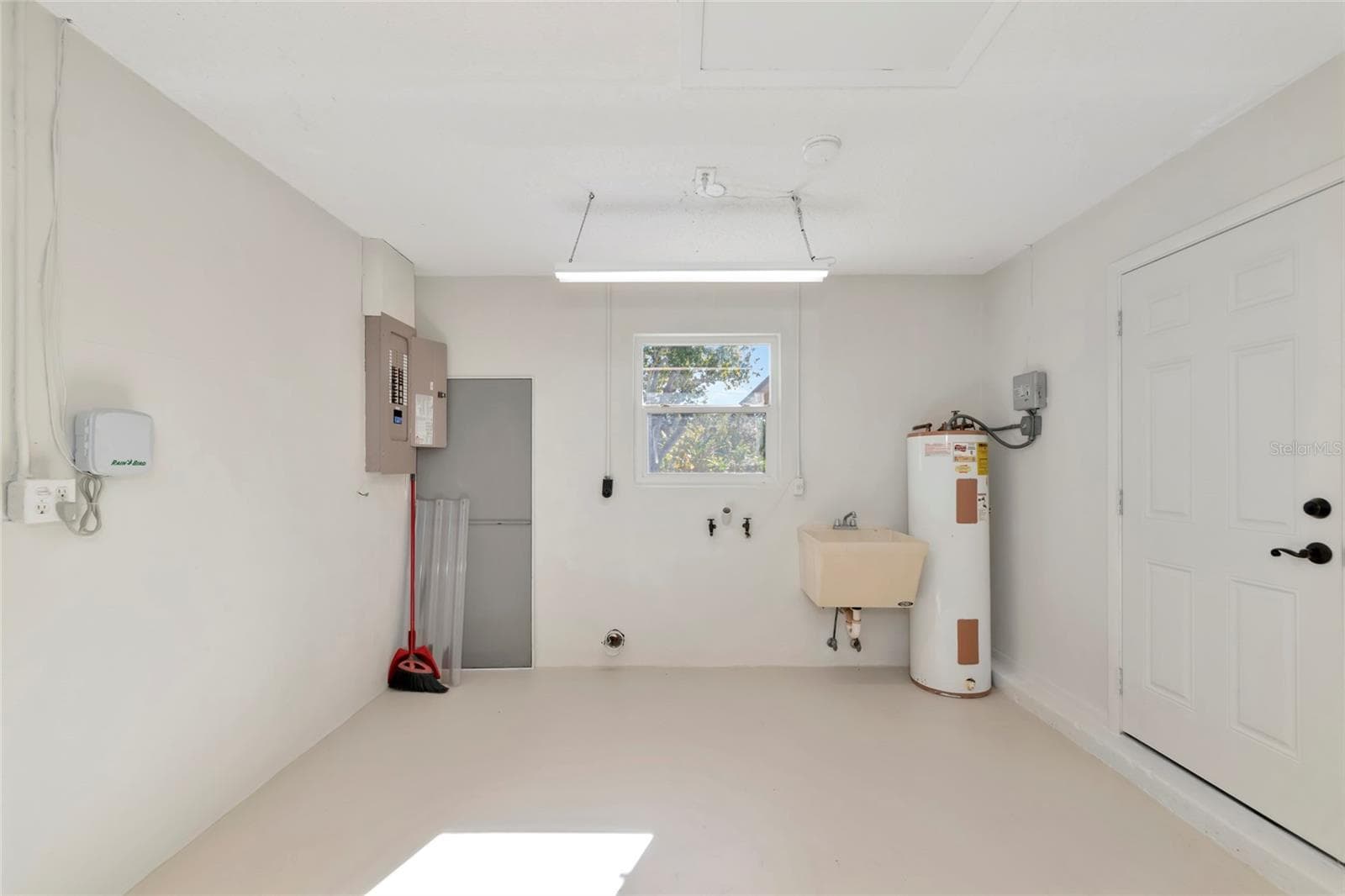 Single Family Residence at 102 SANDHURST DR, VENICE, photo 27 of 33