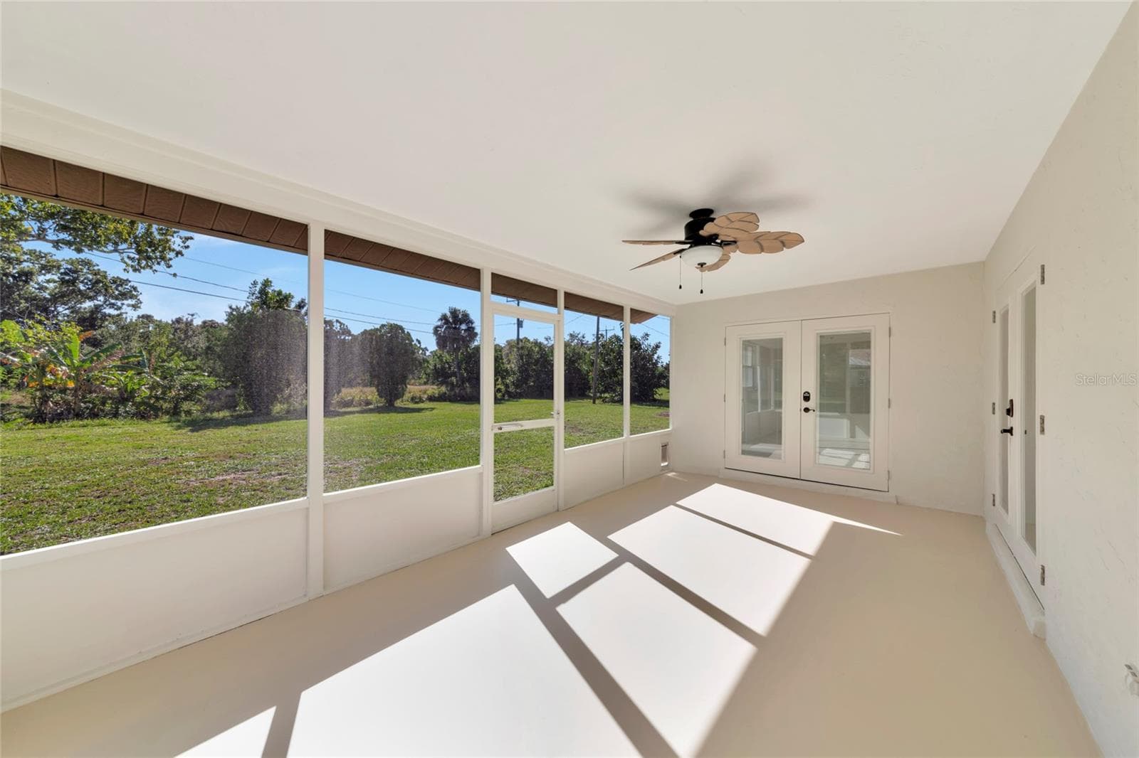 Single Family Residence at 102 SANDHURST DR, VENICE, photo 28 of 33