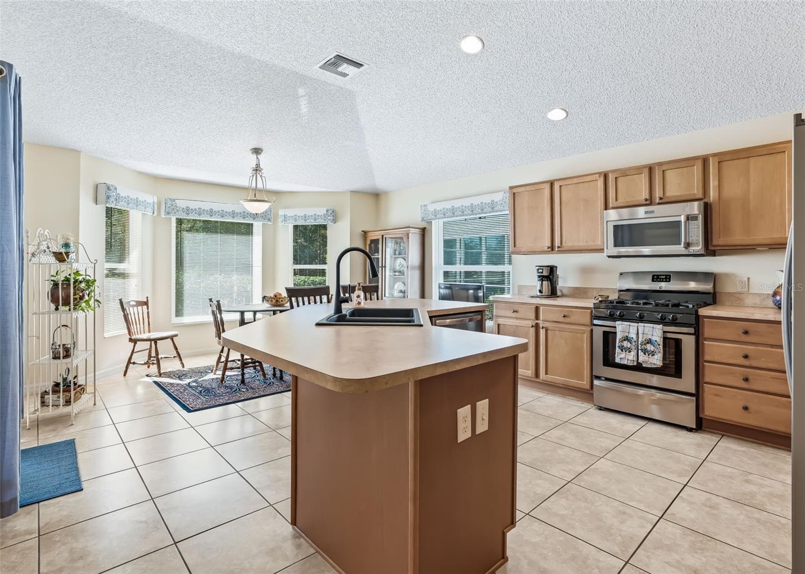 Single Family Residence at 3516 WHITING WAY, THE VILLAGES, photo 11 of 42